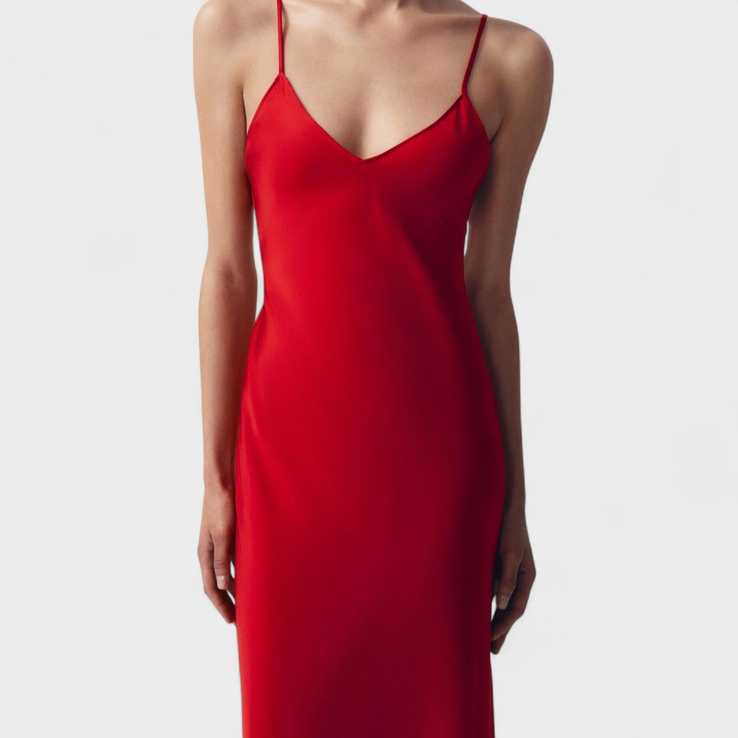 Vestido Carmesí – Corte Minimal Elegante