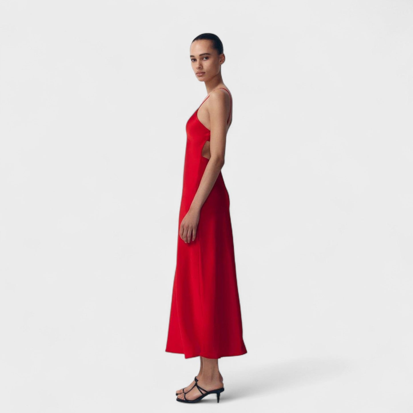 Vestido Carmesí – Corte Minimal Elegante