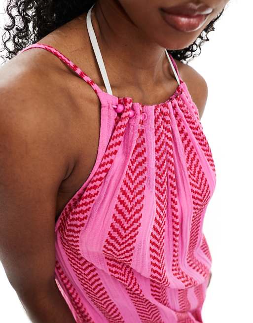 Vestido de playa largo estilo halter para un mira veraniego elegante