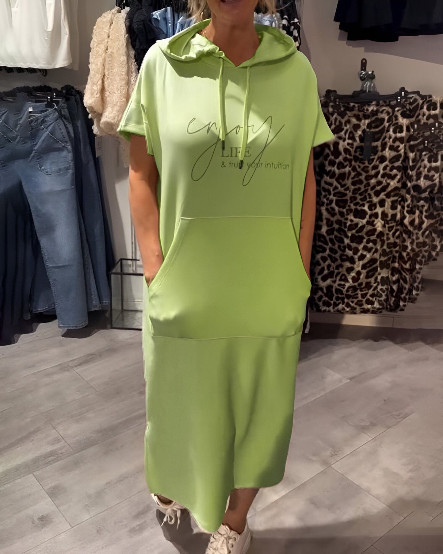 Saskia | Vestido suelto con capucha