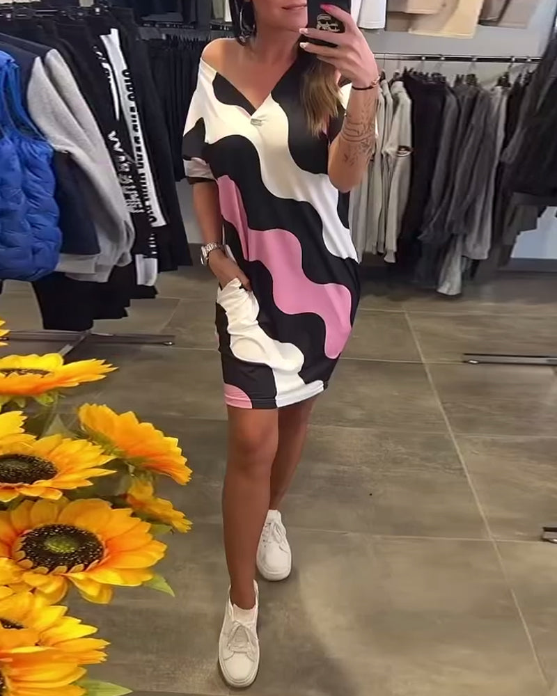 Karina | Vestido con estampado de olas y escote en V