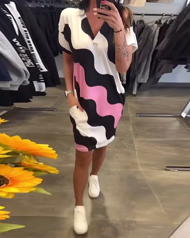 Karina | Vestido con estampado de olas y escote en V