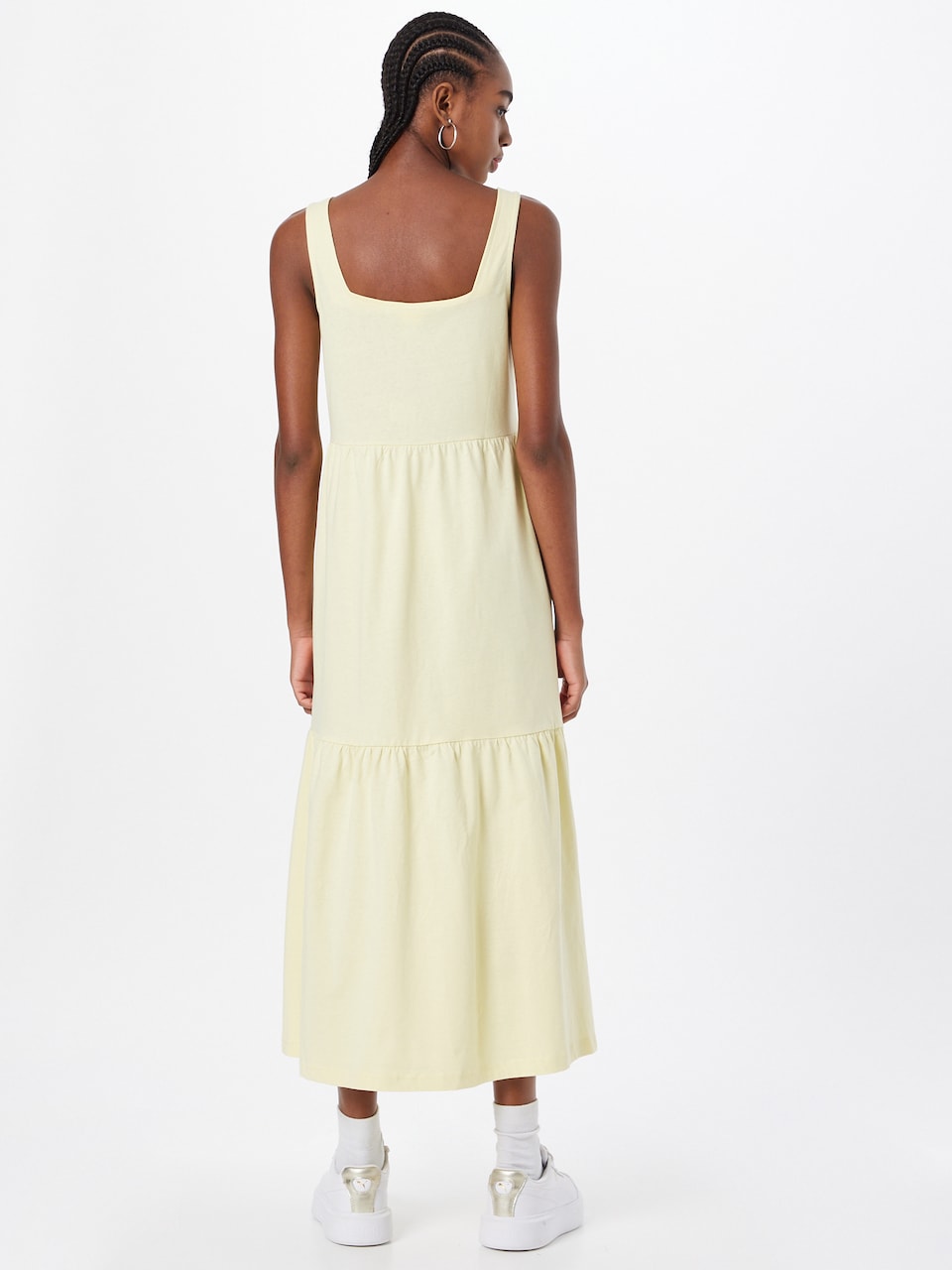 Vestido midi informal de verano con tirantes y diseño clásico