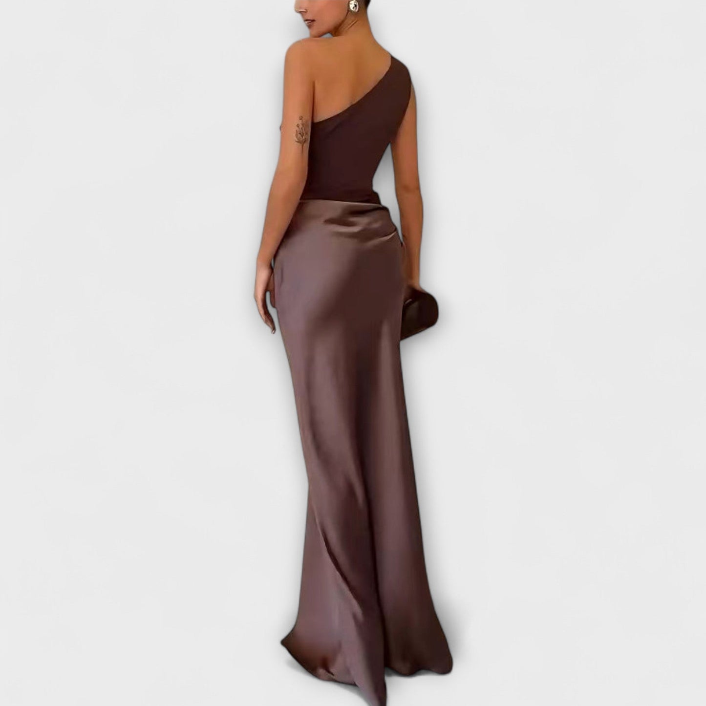 Vera – Vestido Asimétrico Satinado