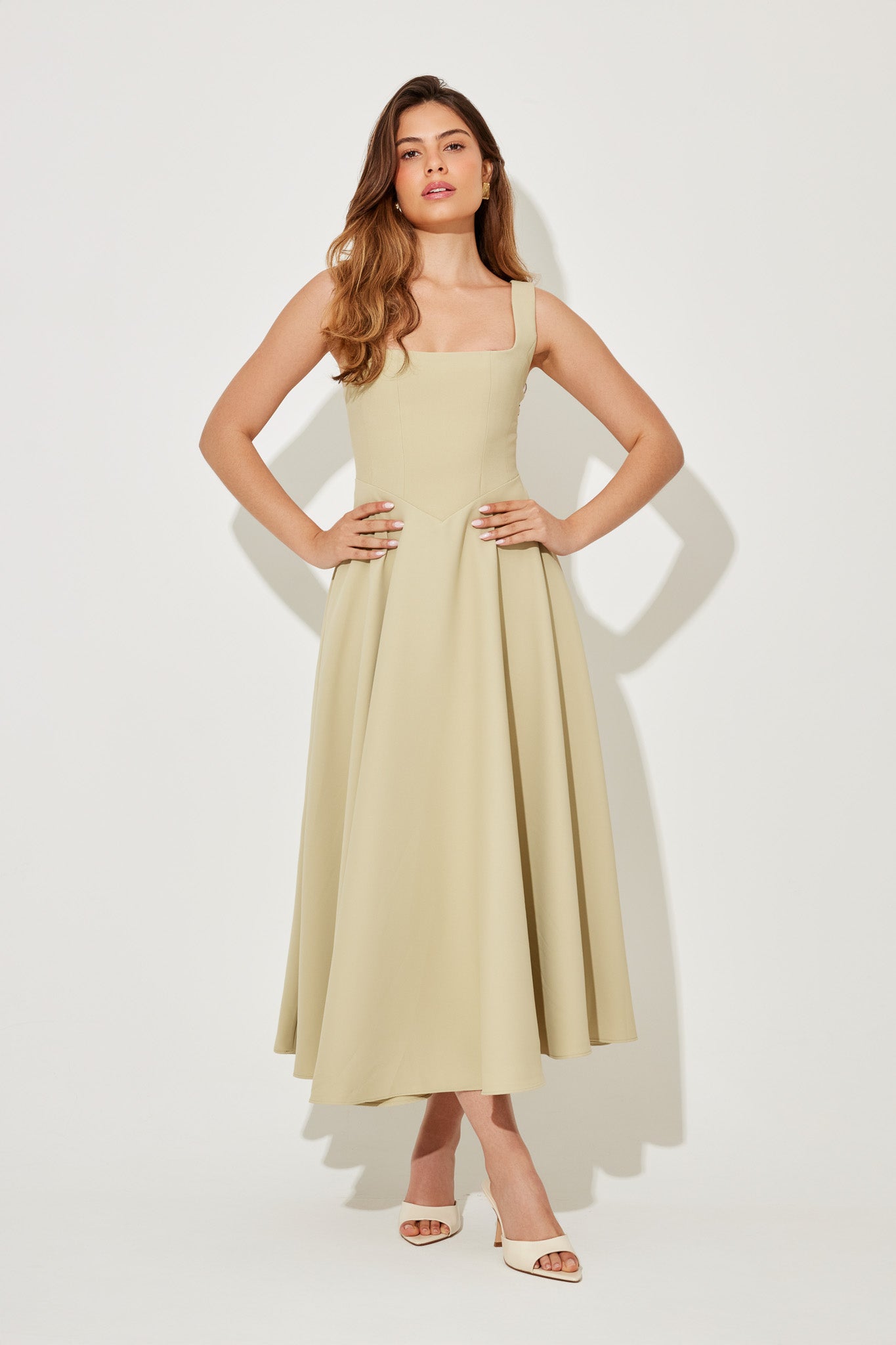 Amelia™ | Vestido Midi Fluido Atemporal