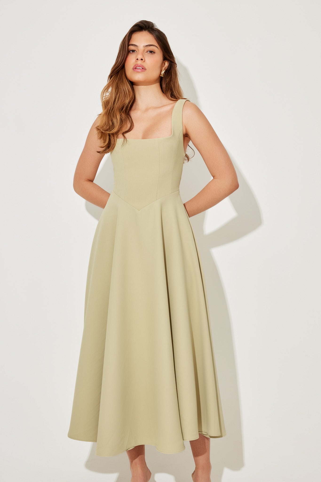 Amelia™ | Vestido Midi Fluido Atemporal