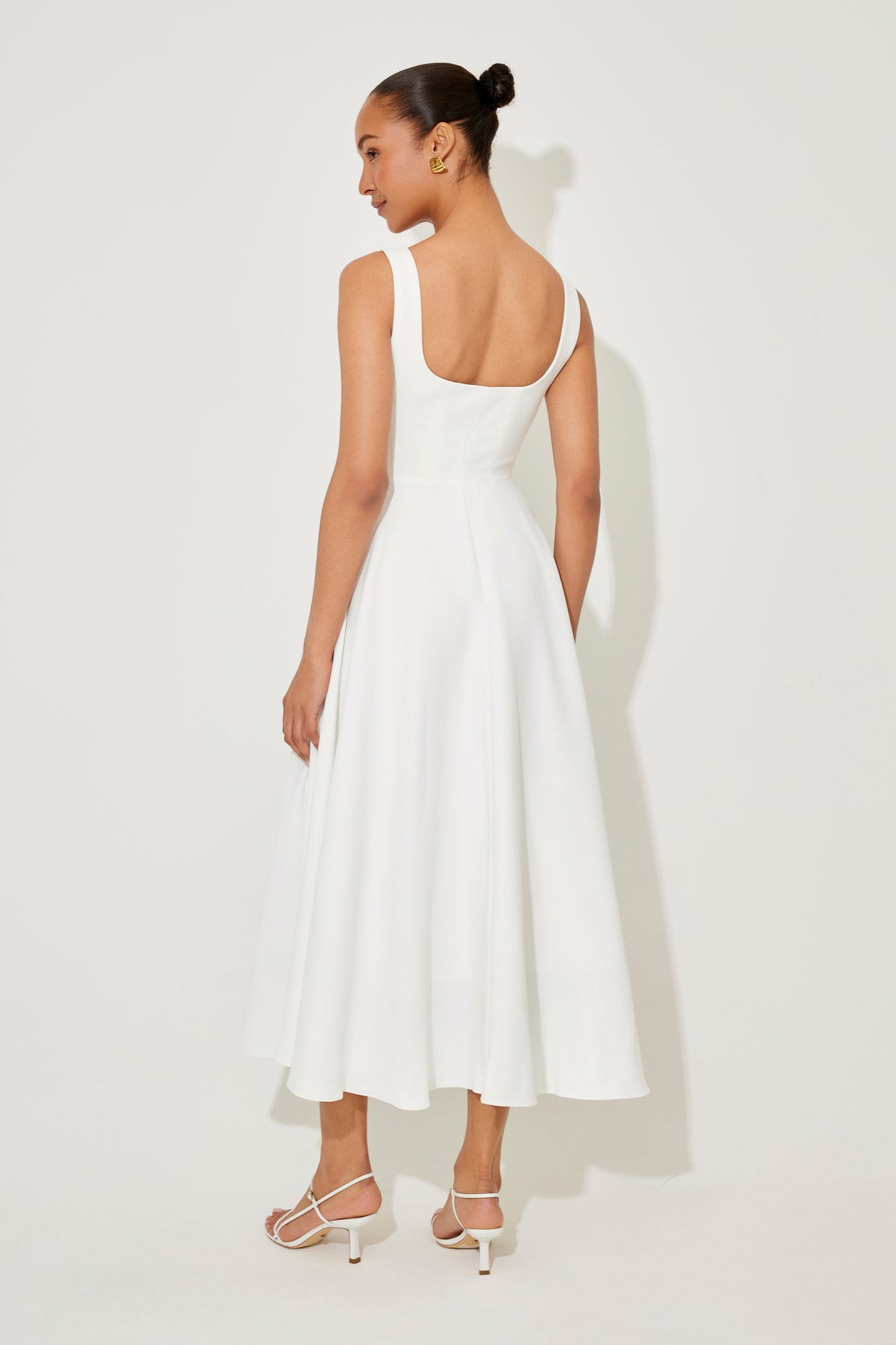 Amelia™ | Vestido Midi Fluido Atemporal