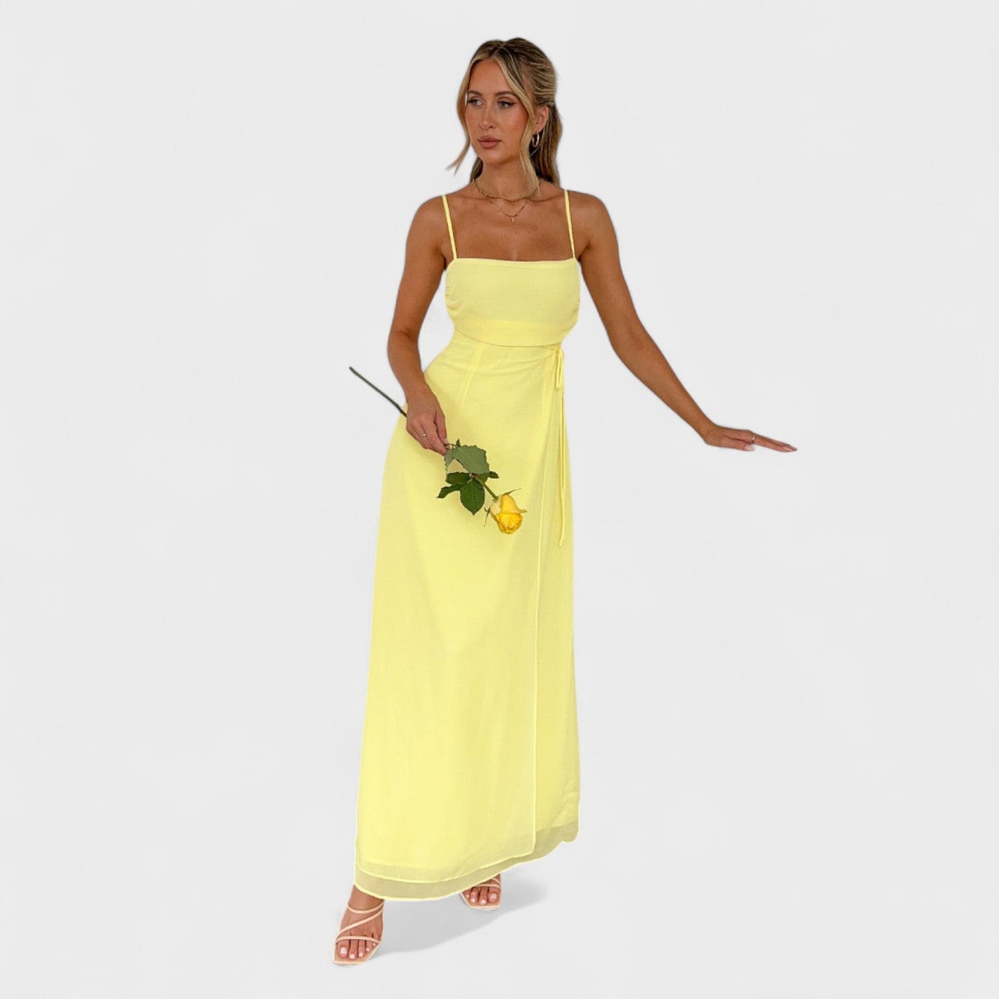 Flossie – Vestido Maxi Amarillo con Lazo Lateral