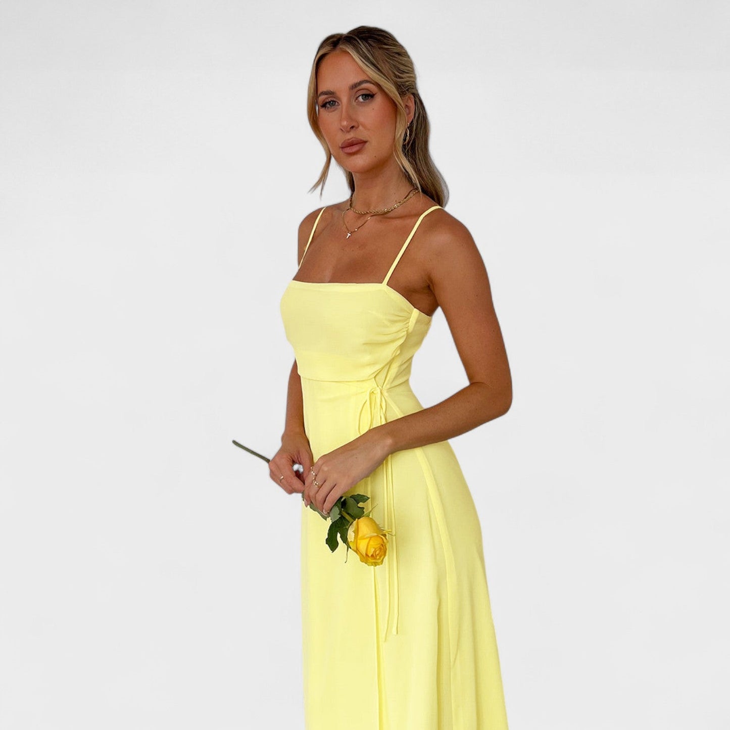 Flossie – Vestido Maxi Amarillo con Lazo Lateral