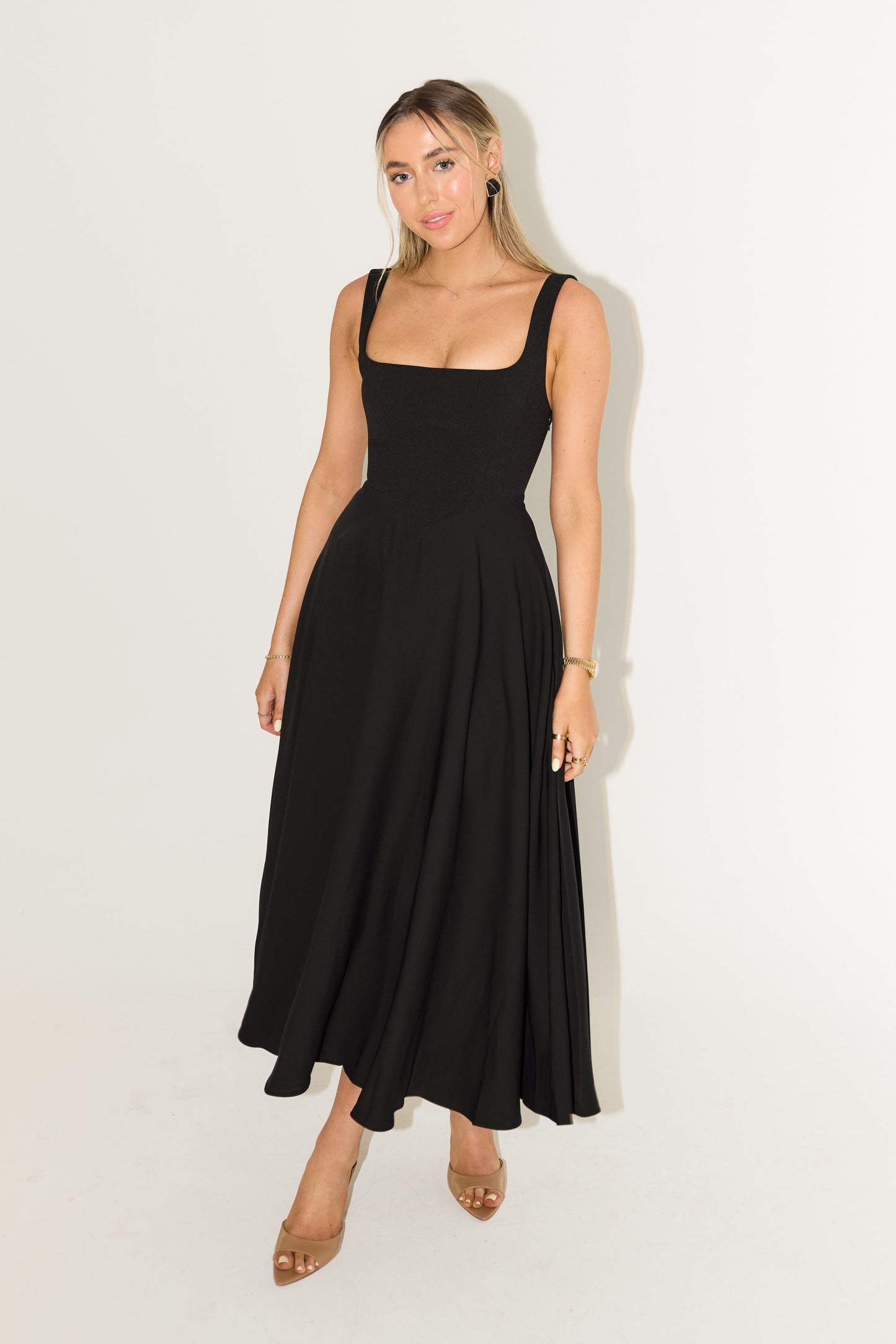 Amelia™ | Vestido Midi Fluido Atemporal