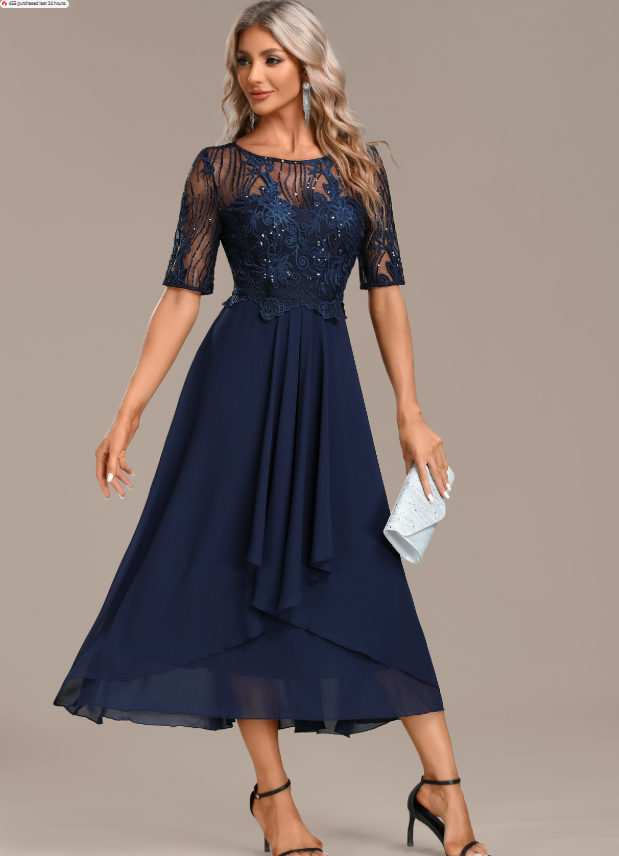 Vestido de encaje azul marino con mangas cortas y cuello redondo