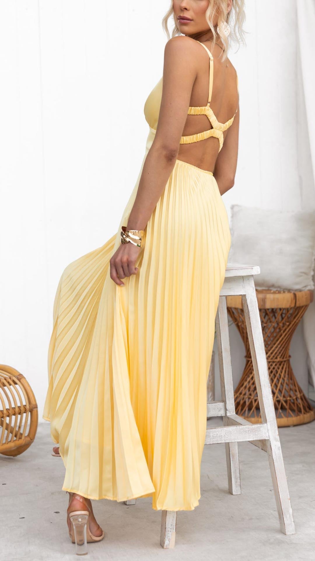 Aby | Vestido Maxí Amarillo con Escote en V Plisado