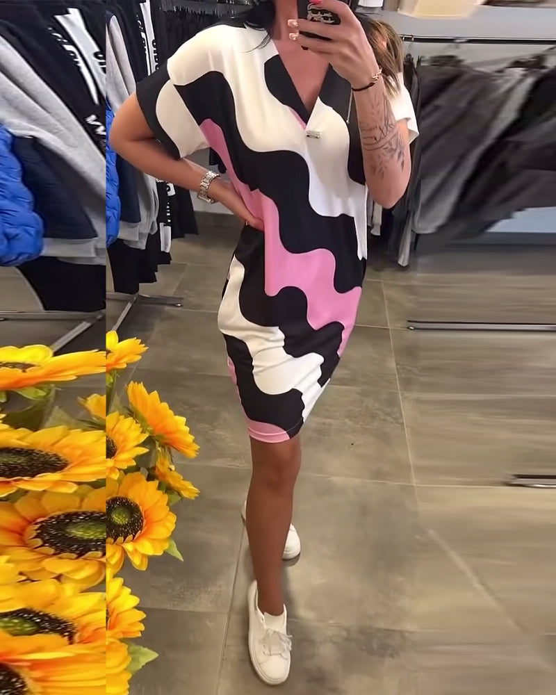 Karina | Vestido con estampado de olas y escote en V