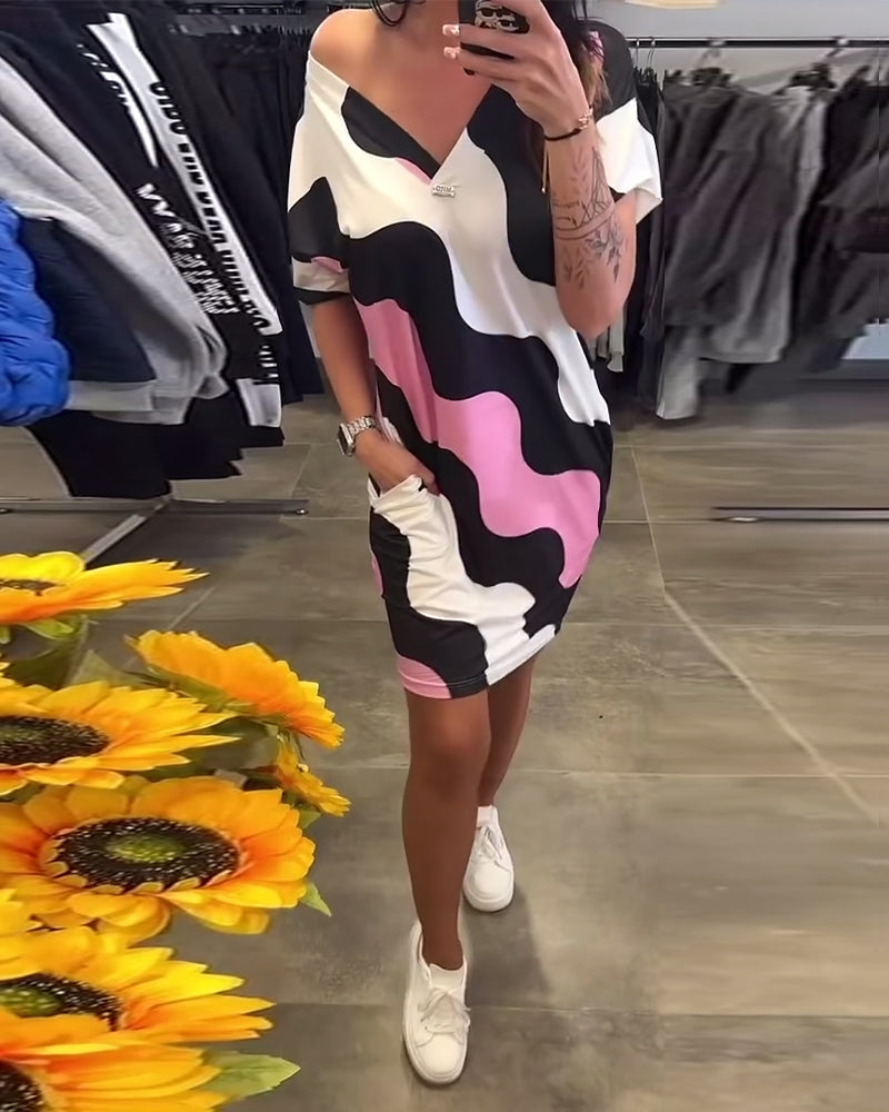 Karina | Vestido con estampado de olas y escote en V