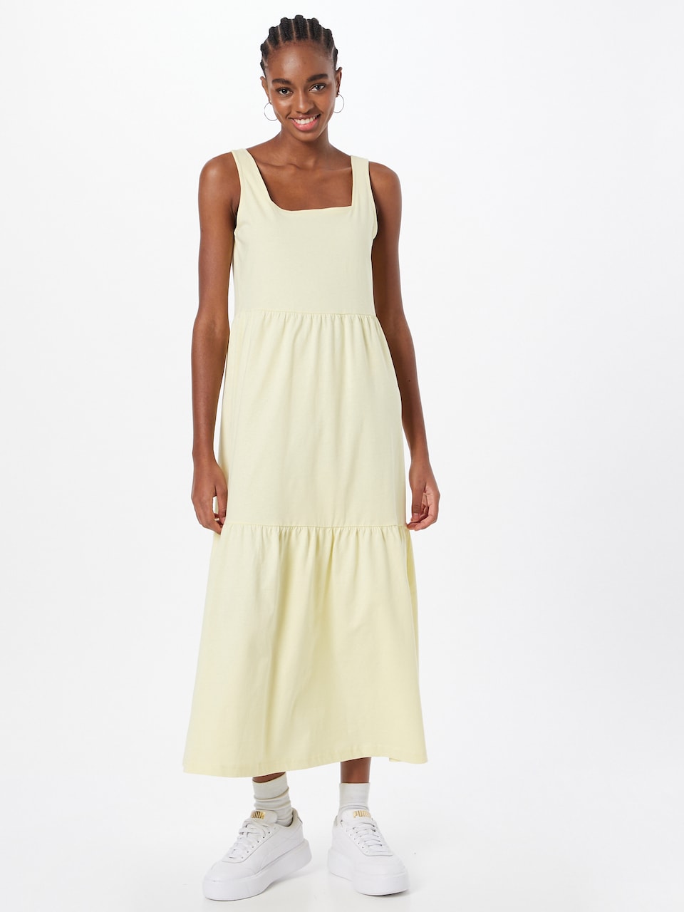 Vestido midi informal de verano con tirantes y diseño clásico