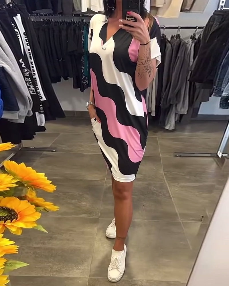 Karina | Vestido con estampado de olas y escote en V
