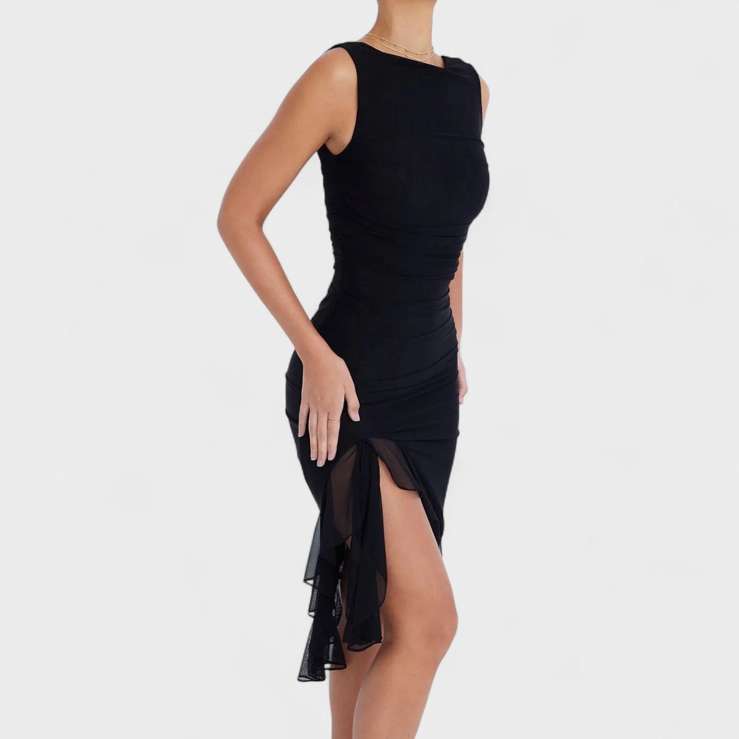 Lucía – El vestido negro que transforma cada mirada