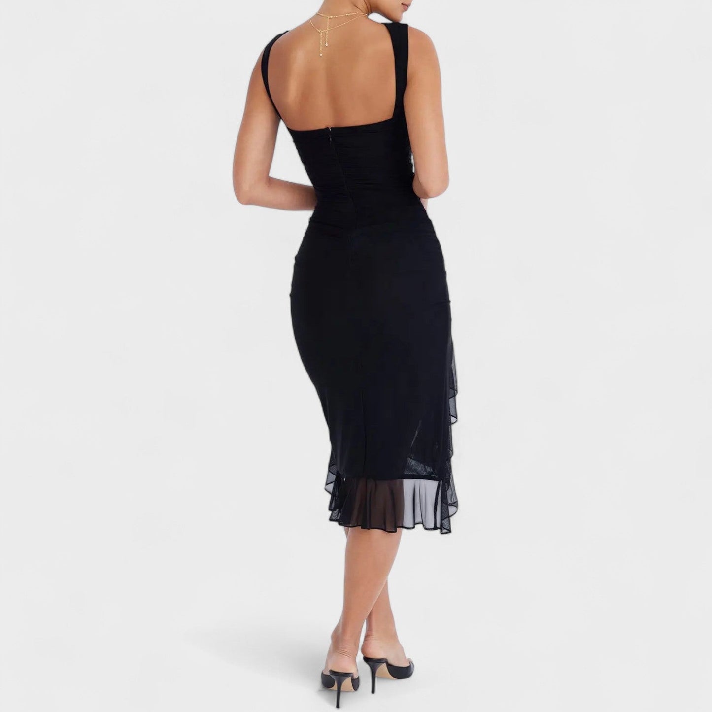 Lucía – El vestido negro que transforma cada mirada