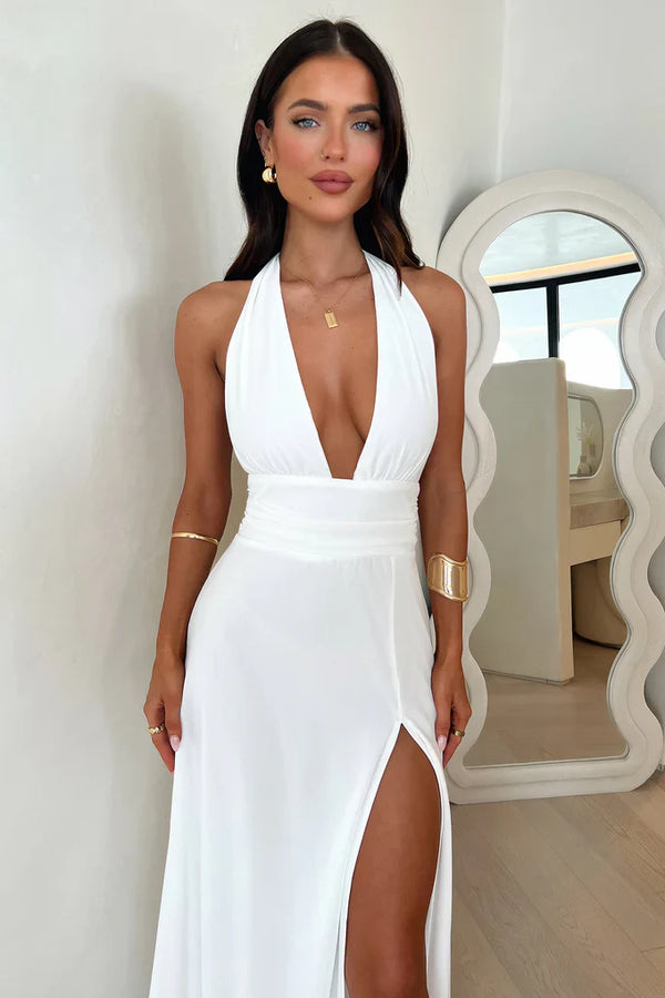 Vestido largo elegante sin espalda con detalle de abertura