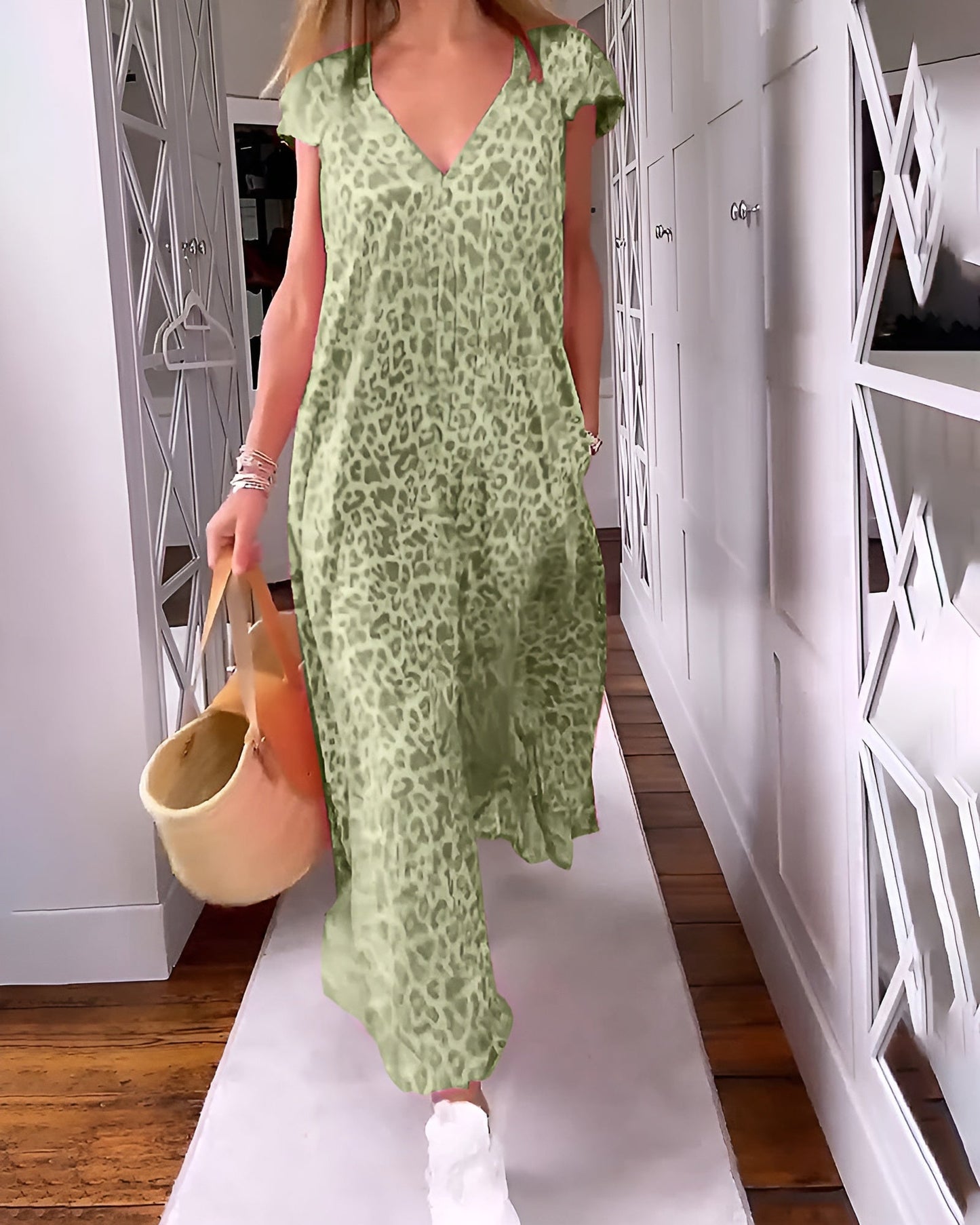 Véronique | Vestido largo de cuello en V con estampado y mangas cortas
