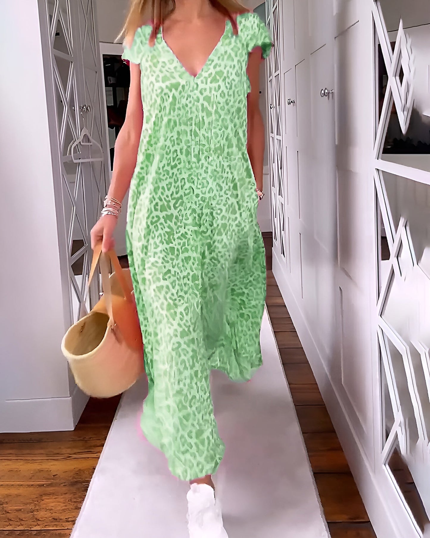 Véronique | Vestido largo de cuello en V con estampado y mangas cortas