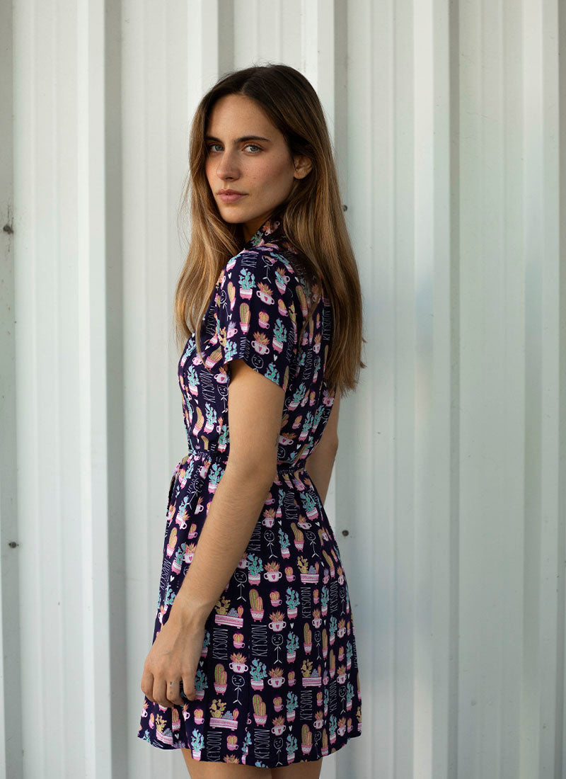 Vestido corto casual con mangas cortas para un mira diario con estilo