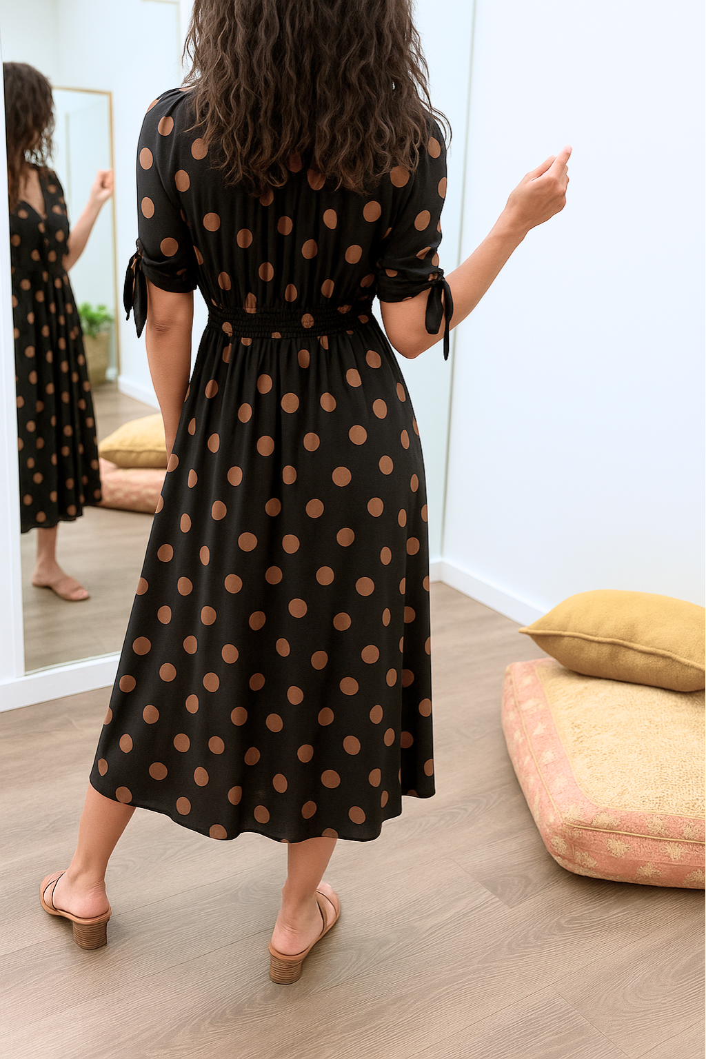 Brigitte™ | Elegante vestido de lunares con escote en V