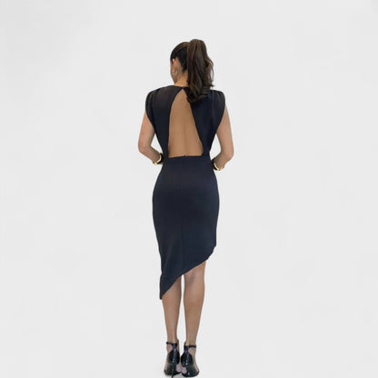 Rita – El vestido asimétrico con espalda descubierta