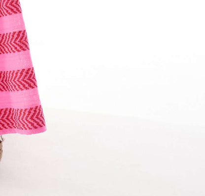 Vestido de playa largo estilo halter para un mira veraniego elegante