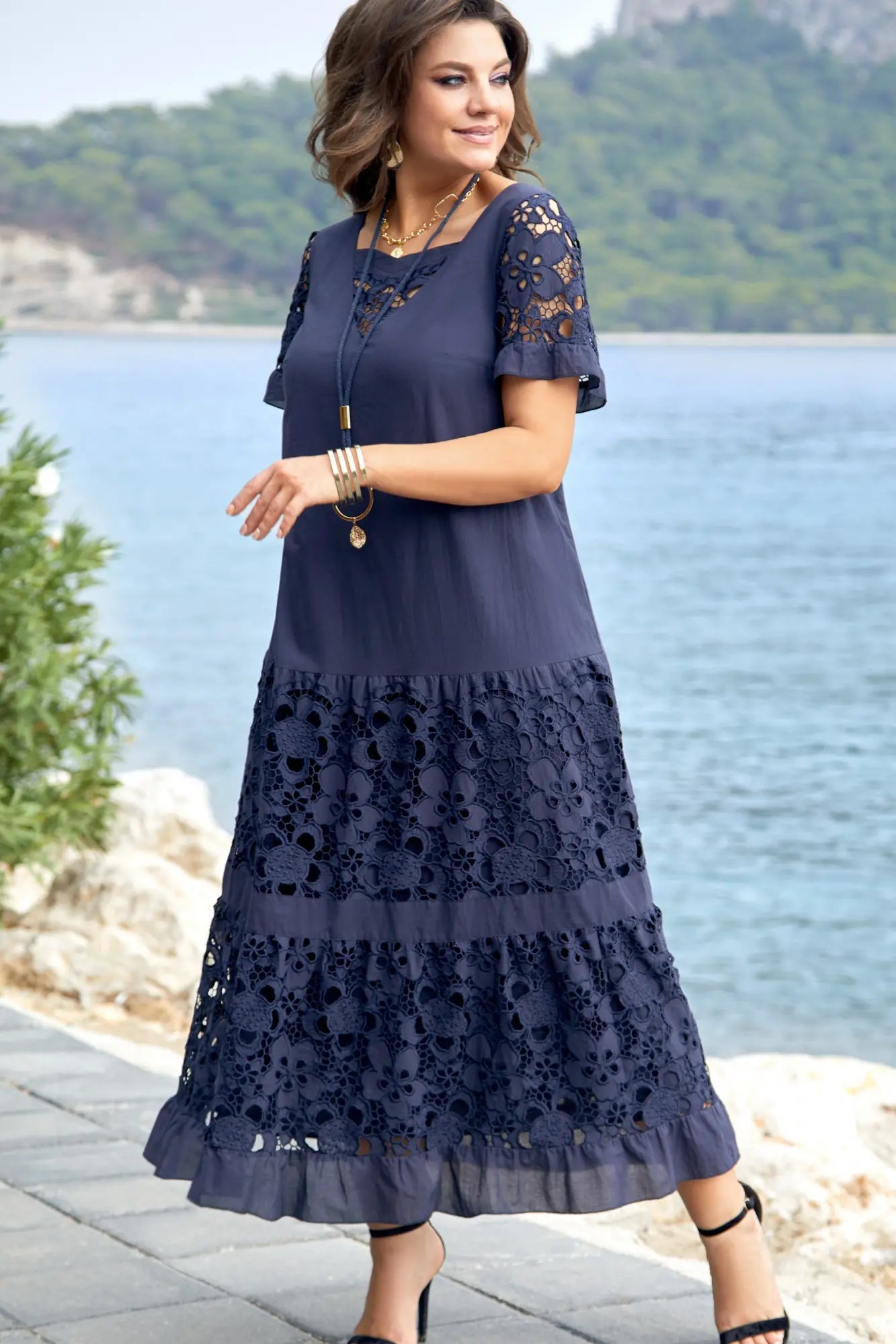 Kalina | Vestido largo de encaje azul marino