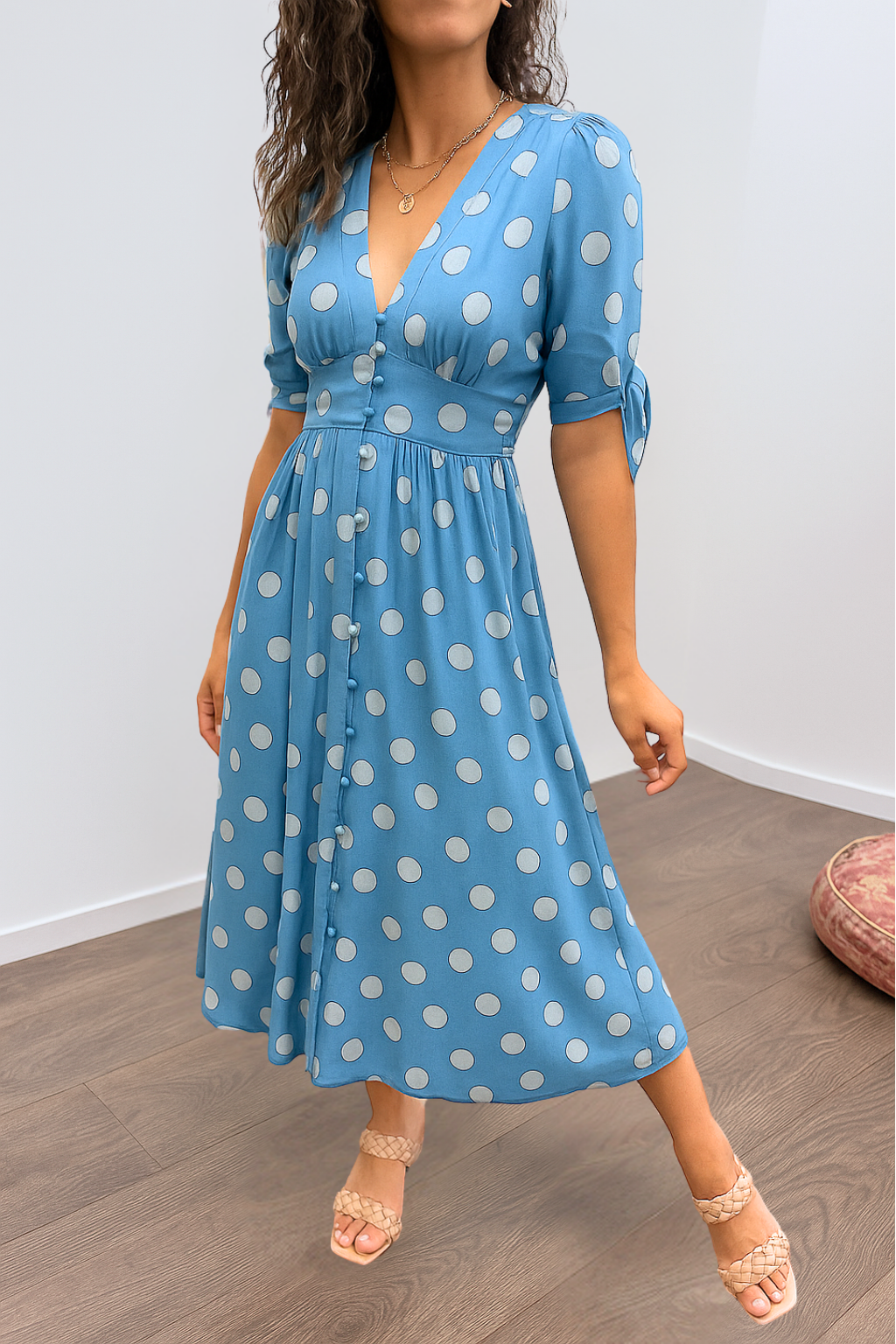 Brigitte™ | Elegante vestido de lunares con escote en V