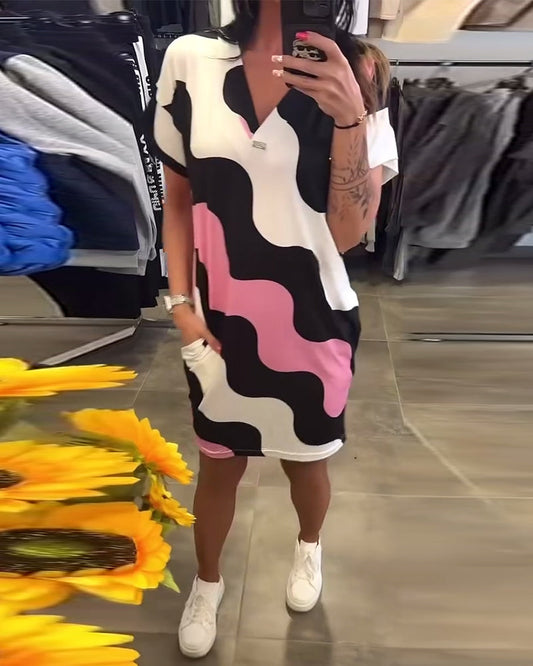 Karina | Vestido con estampado de olas y escote en V