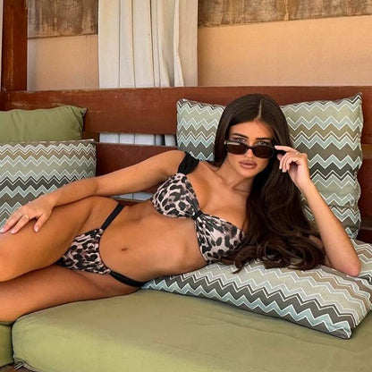 Kynlee | Traje de Bikini de Dos Piezas con Tres Puntos