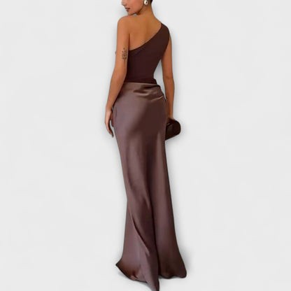 Vera – Vestido Asimétrico Satinado