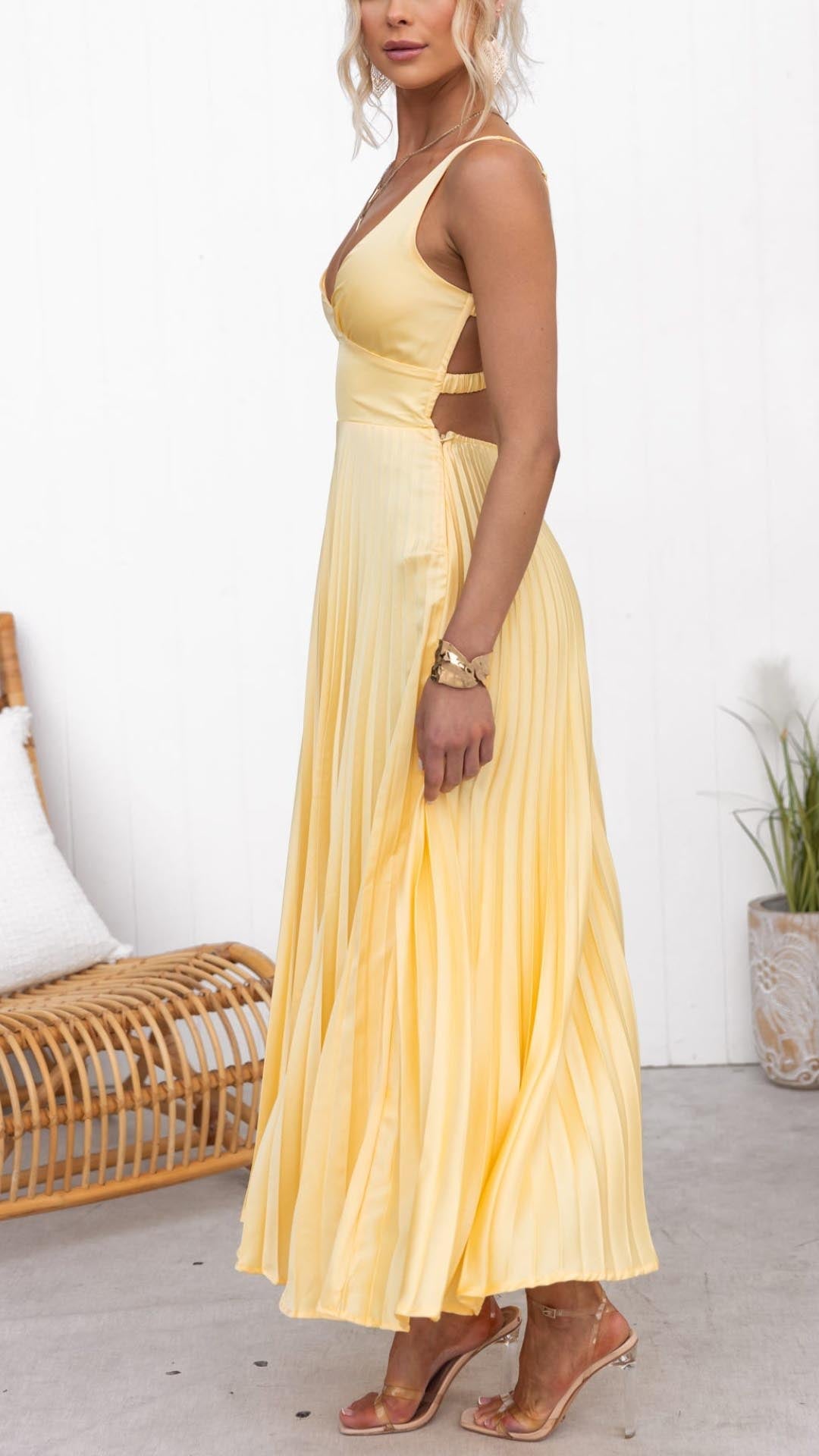 Aby | Vestido Maxí Amarillo con Escote en V Plisado