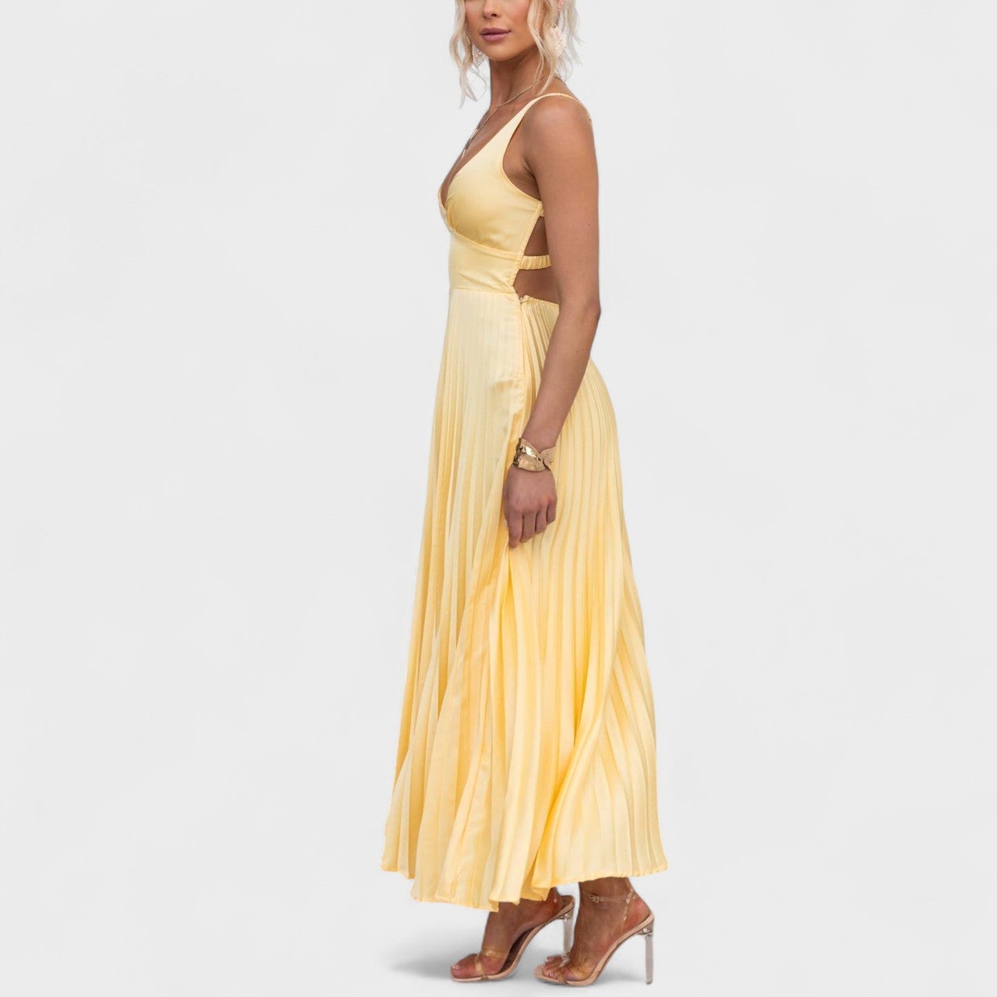 Solène – El vestido plisado que ilumina cada paso
