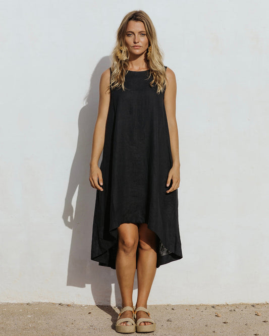 Vestido midi casual sin mangas con bajo asimétrico y estilo moderno