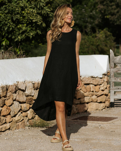 Vestido midi casual sin mangas con bajo asimétrico y estilo moderno