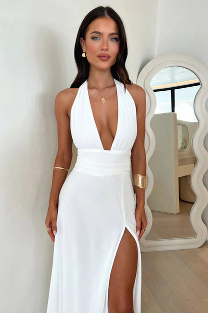 Vestido largo elegante sin espalda con detalle de abertura