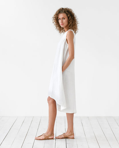 Vestido midi casual sin mangas con bajo asimétrico y estilo moderno